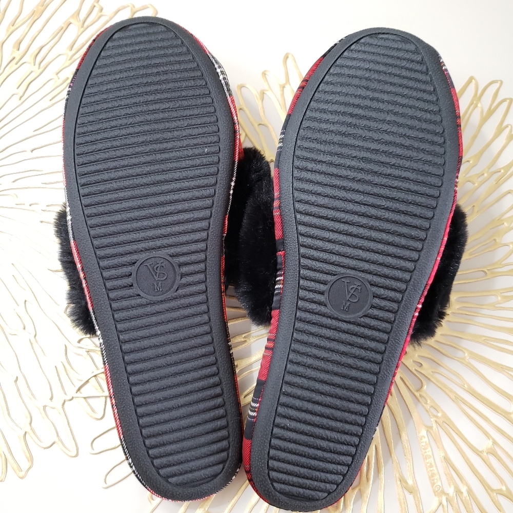VICTORIA'S Secret Red Plaid Slipper Set NWT - Picture 5 of 13